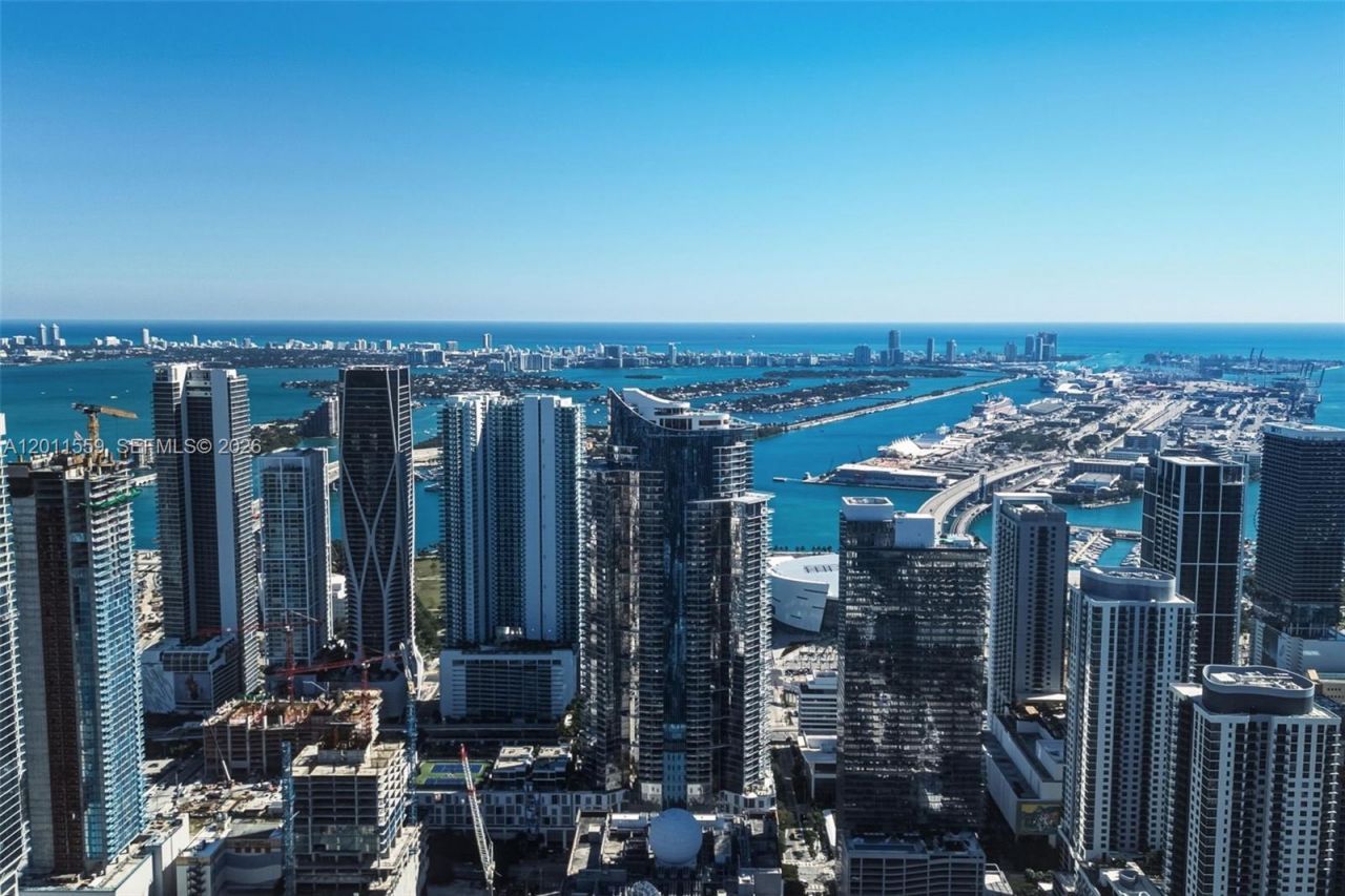 851 NE 1st Ave, Unit 4303, Miami, FL 33132 Photo