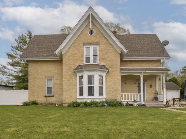 308 S Kettle Moraine Dr, Slinger, WI 53086