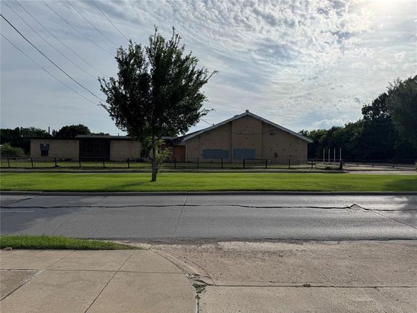 4759 Sunnyvale Street , Dallas, TX 75216