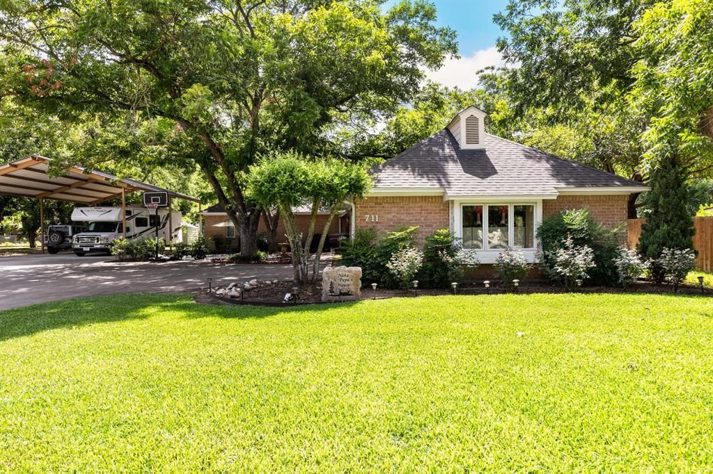 711 South Harrison Street, West, TX 76691 Main Photo