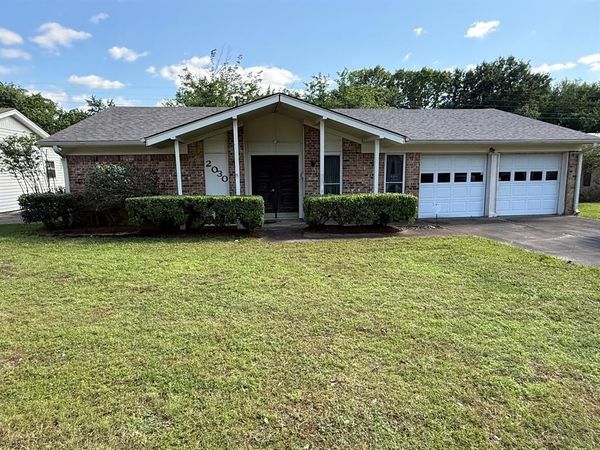2030 Sycamore Street, Paris, TX 75460
