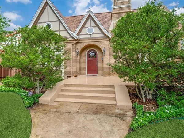 712 Lipscomb Avenue, Dallas, TX 75214