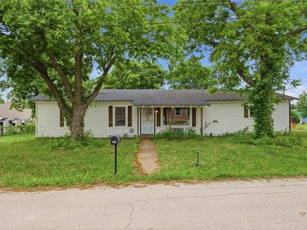 723 Clements Avenue, Van Alstyne, TX 75495