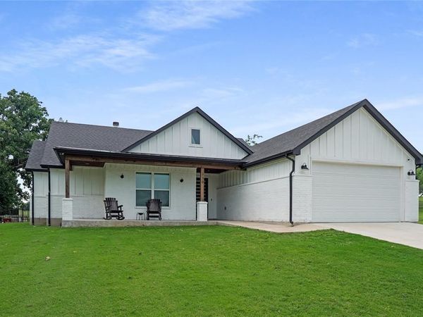 230 Driftwood Court, Runaway Bay, TX 76426