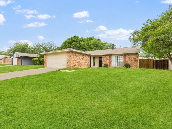 809 Levelland Drive, Arlington, TX 76017