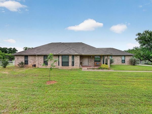 951 Ridgewood Circle, Bartonville, TX 76226
