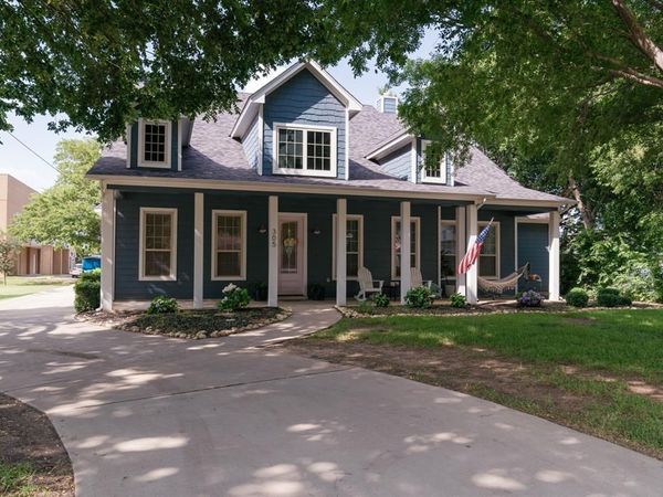 305 Main Street , Roanoke, TX 76262