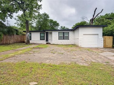 5520 Jewell Avenue, Fort Worth, TX 76112