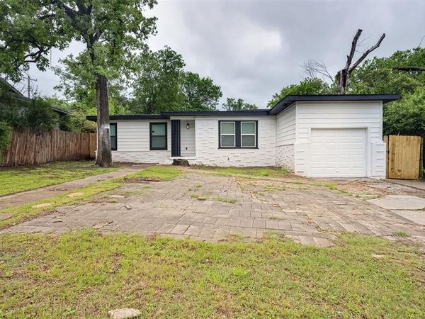 5520 Jewell Avenue, Fort Worth, TX 76112