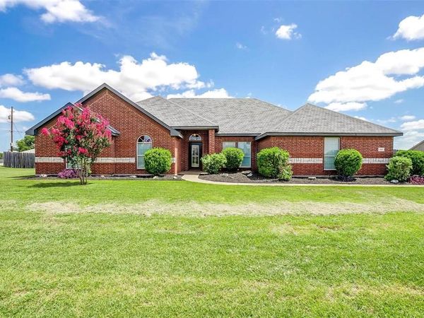 101 Springfield Lane, Red Oak, TX 75165
