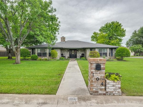 104 Brookview Drive, Decatur, TX 76234