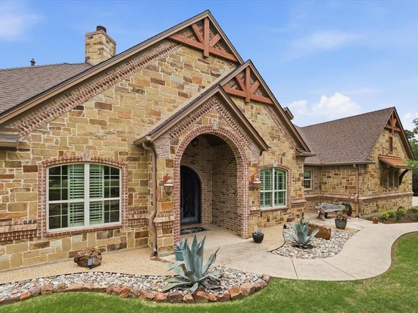 6751 Robinson Canyon Road, Aubrey, TX 76227