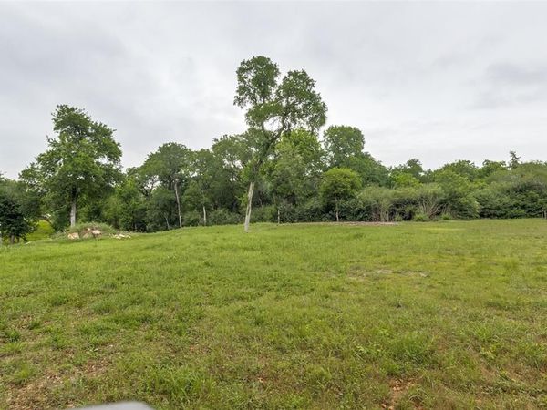 10011 Surrey Oaks Drive , Dallas, TX 75229