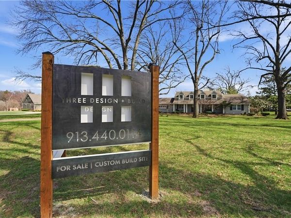8801 Mission Road, Leawood, KS 66206