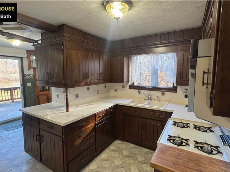8547 Township Road 1060, Lakeville, OH 44638 Photo 18