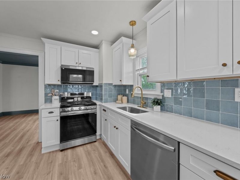 174 E 208th Street, Euclid, OH 44123 Photo 8