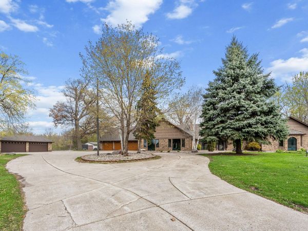 22255 Babcock Avenue, Winsted, MN 55395