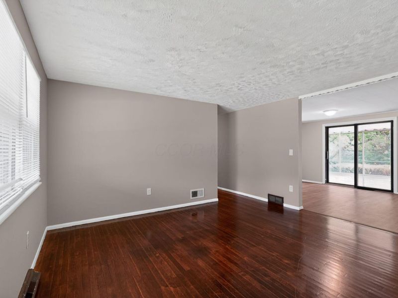 4999 E Majestic Drive E, Columbus, OH 43232 Photo 10