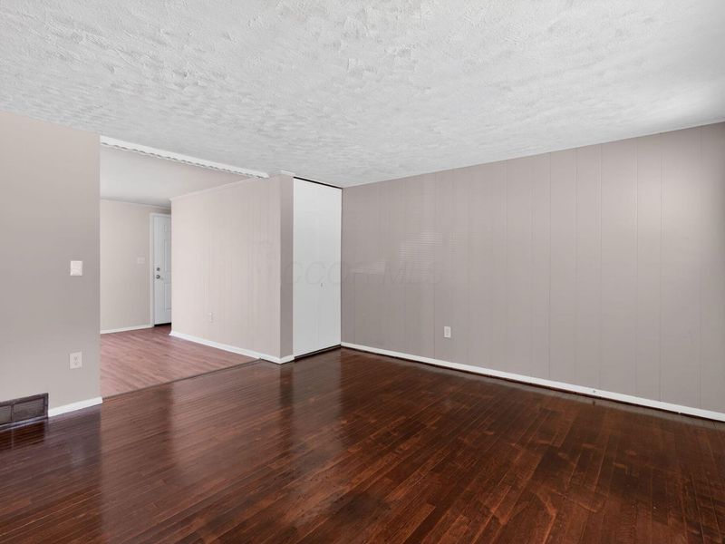 4999 E Majestic Drive E, Columbus, OH 43232 Photo 12