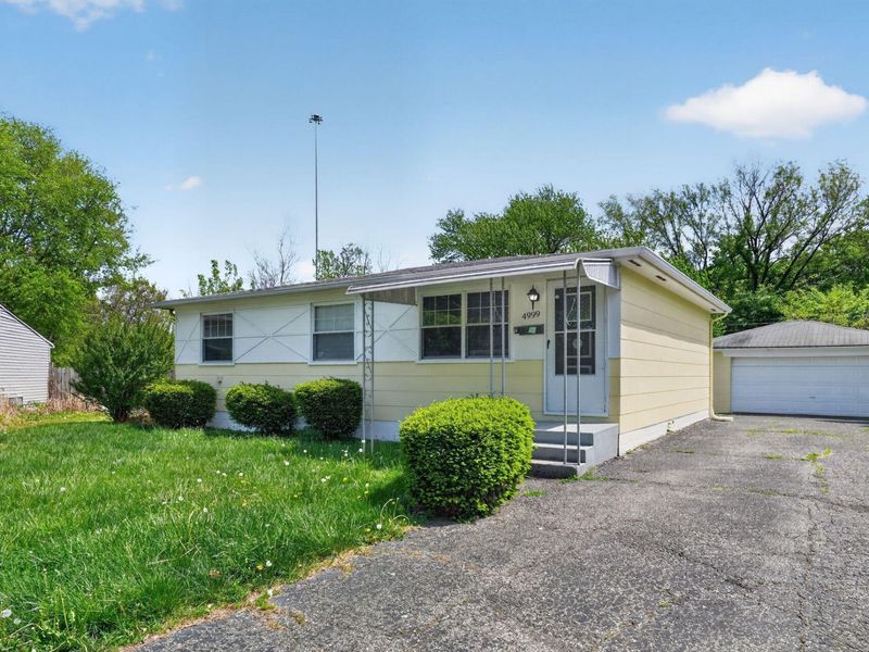 4999 E Majestic Drive E, Columbus, OH 43232 Photo 2