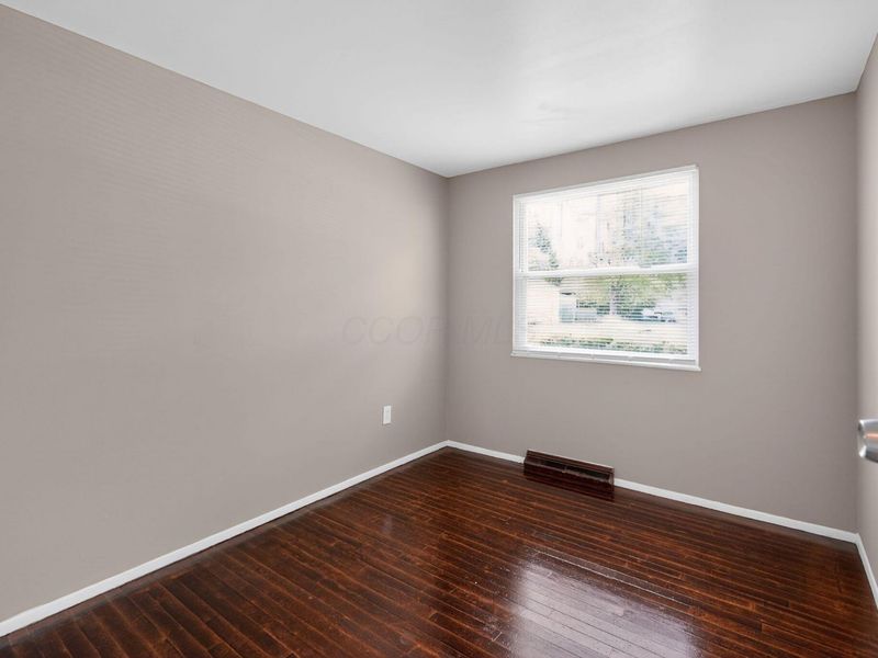 4999 E Majestic Drive E, Columbus, OH 43232 Photo 9