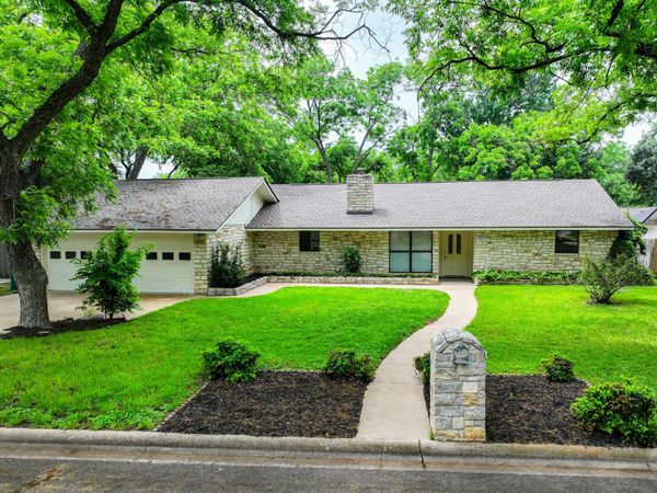 303 Meadowlakes DR , Meadowlakes, TX 78654