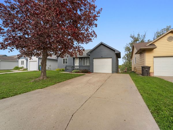 2439 SE 18th Court, Des Moines, IA 50320