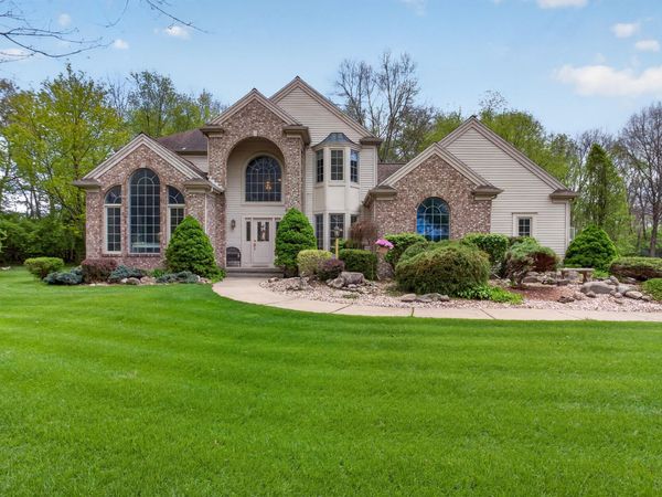 4809 Stonewood Drive, Jackson, MI 49201