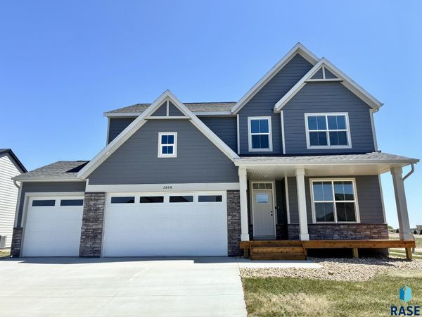 2808 S Copper Creek Ave, Sioux Falls, SD 57110