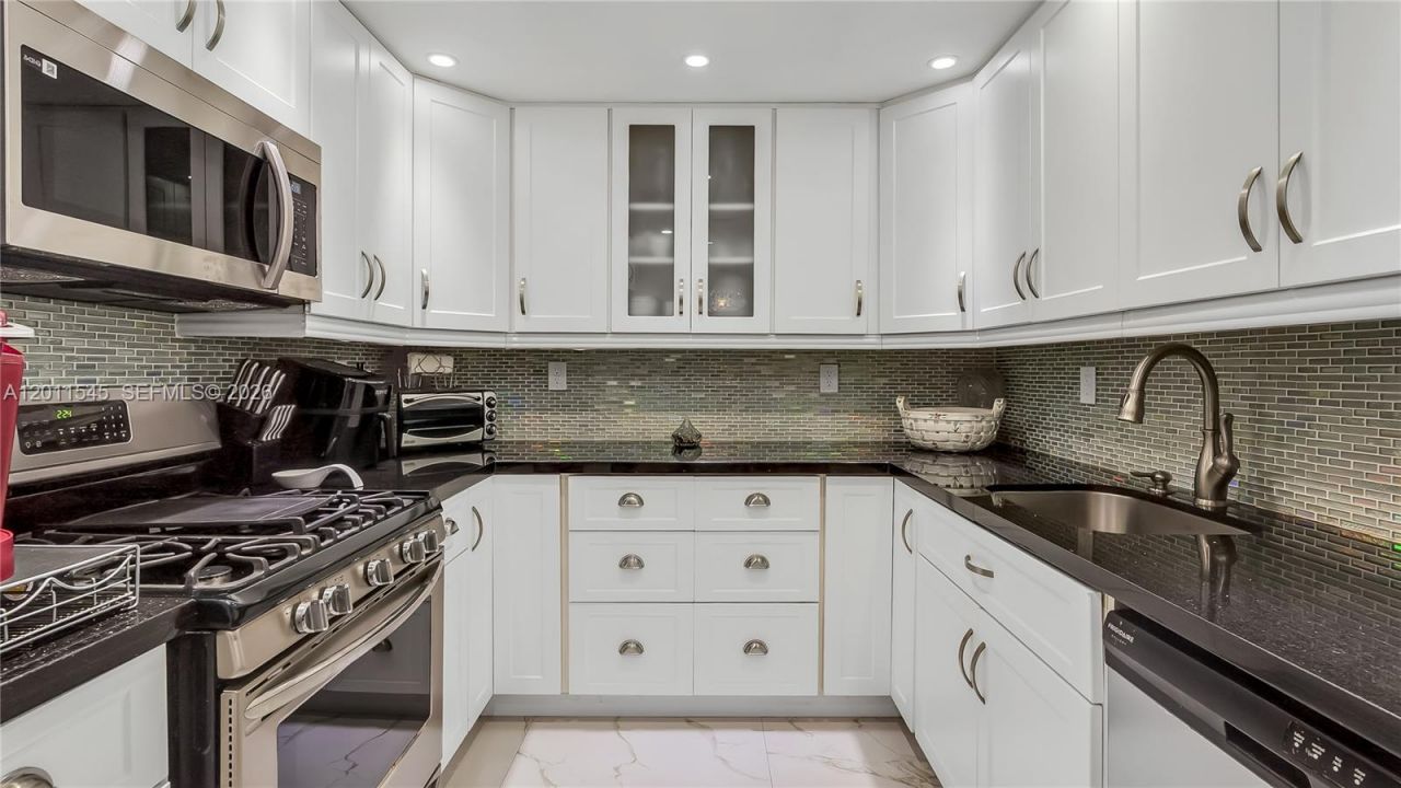 3140 S Ocean Dr (avail Now- Nov 15, 2026), Unit 2411, Hallandale Beach, FL 33009 Photo
