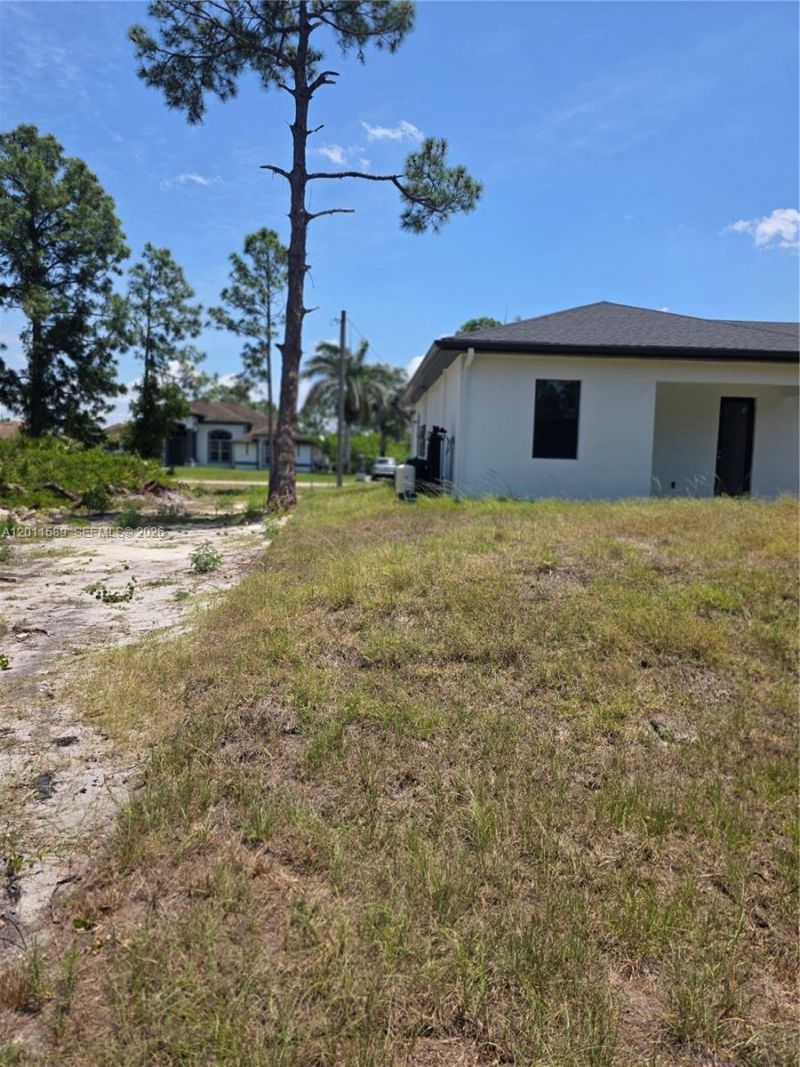 928-930 Hepburn Ave, Lehigh Acres, FL 33974 Photo