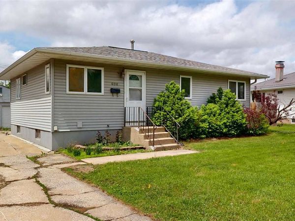 606 Keokuk Ct, Iowa City, IA 52240