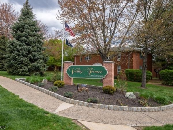 1152 Valley Rd, Wayne, NJ 07470