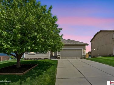 10609 S 111th Street , Papillion, NE 68046