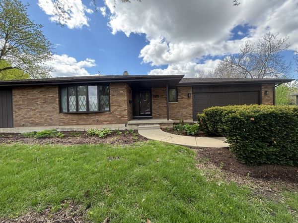 765 Algona Avenue , Elgin, IL 60120