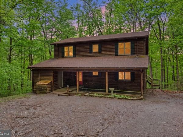 132 BOBCAT DRIVE , BERKELEY SPRINGS, WV 25411