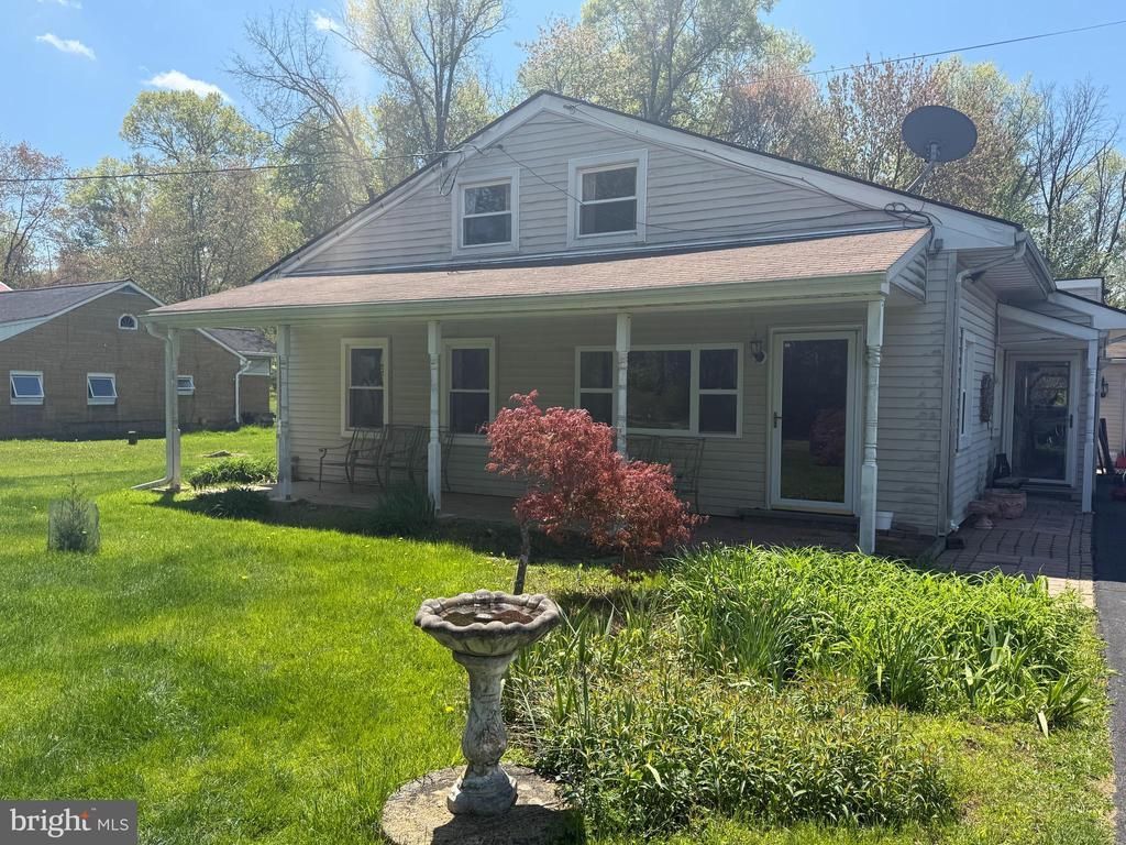 1696 CHESTNUT RIDGE ROAD, UPPER BLACK EDDY, PA 18972