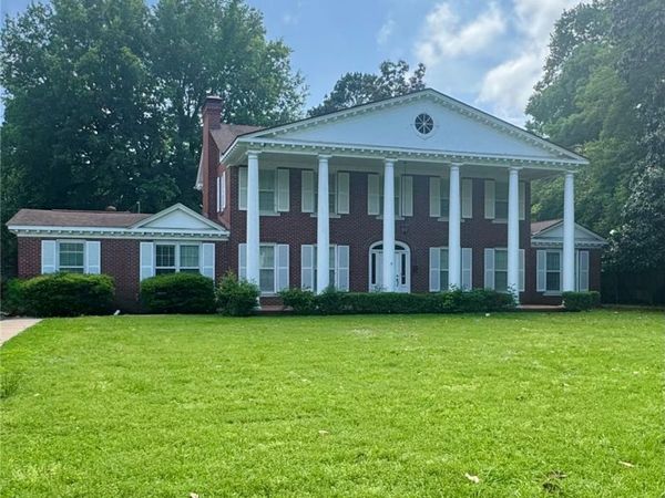 1407 Main Street , Russellville, AR 72801
