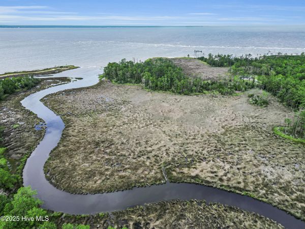 681 Sandy Point Drive N, Beaufort, NC 28516