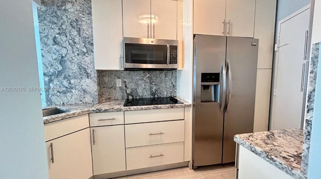 2899 Collins Ave, Unit 724, Miami Beach, FL 33140 Photo