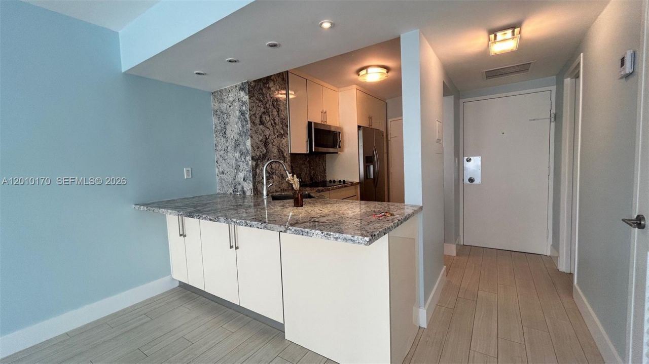 2899 Collins Ave, Unit 724, Miami Beach, FL 33140 Photo