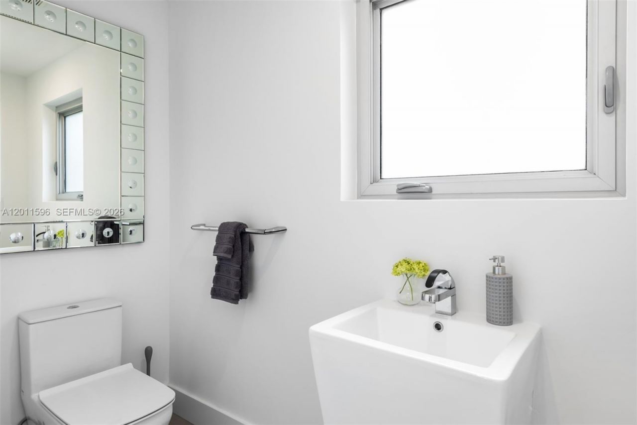 1785 Fairhaven Pl, Miami, FL 33133 Photo