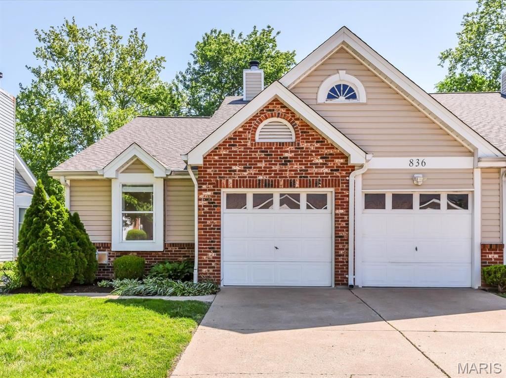 836 Du Pre Court, Saint Peters, MO 63376 Main Photo