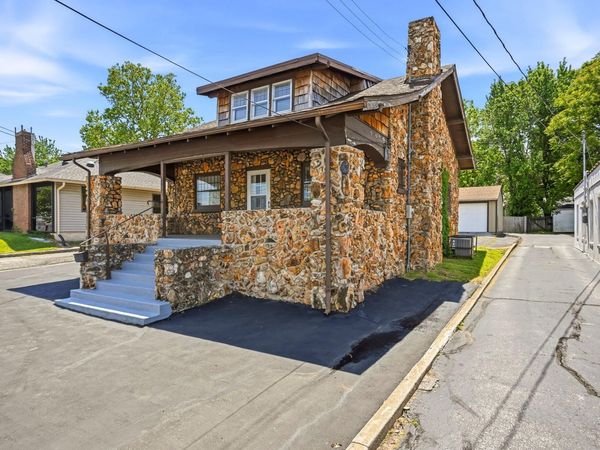 1646 E St Louis Street , Springfield, MO 65802