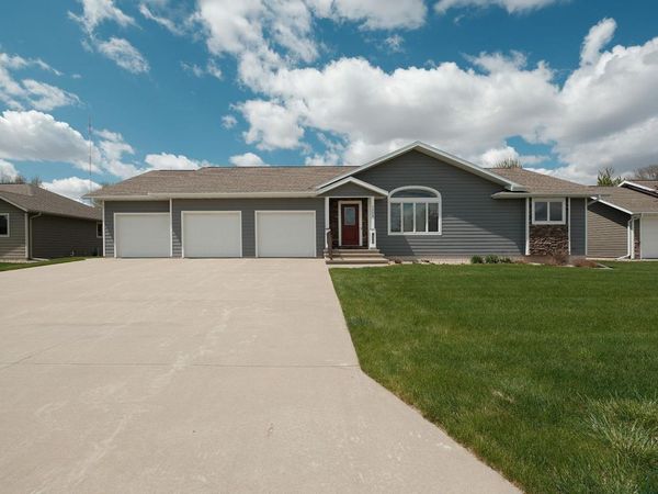 1773 4TH AVE SE, Sioux Center, IA 51250
