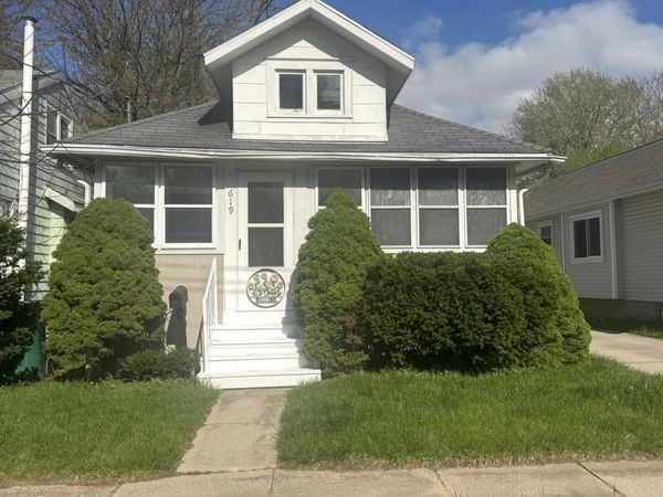 619 Lathrop Street, Lansing, MI 48912
