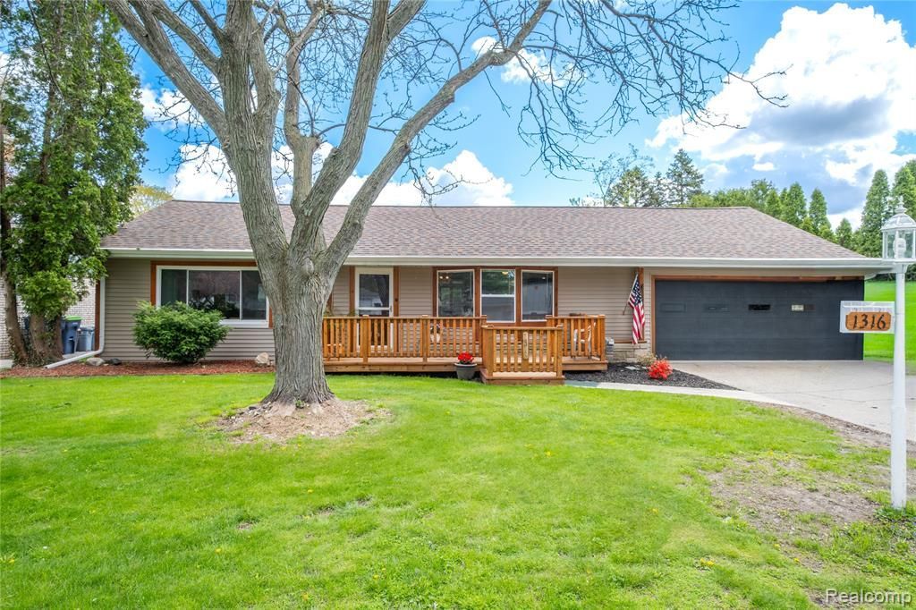 1316 Coolidge Avenue, Saginaw Township, MI 48638 Main Photo