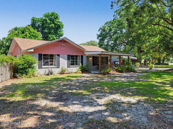1523 E 2nd Street, Pass Christian, MS 39571