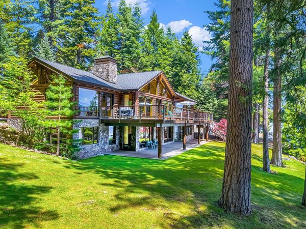 600 Peninsula Drive , Lake Almanor, CA 96137