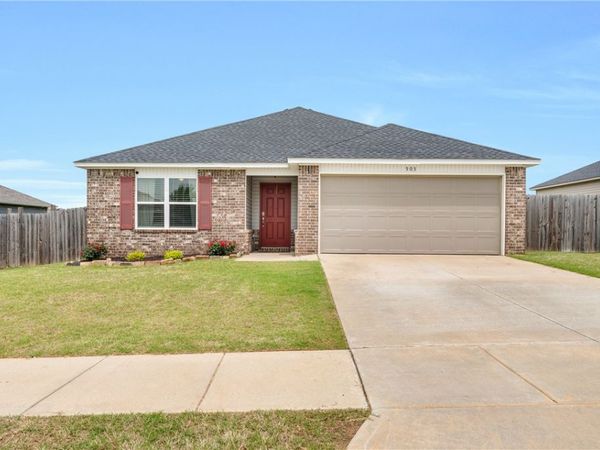 503 W Fitchberg Street , Siloam Springs, AR 72761